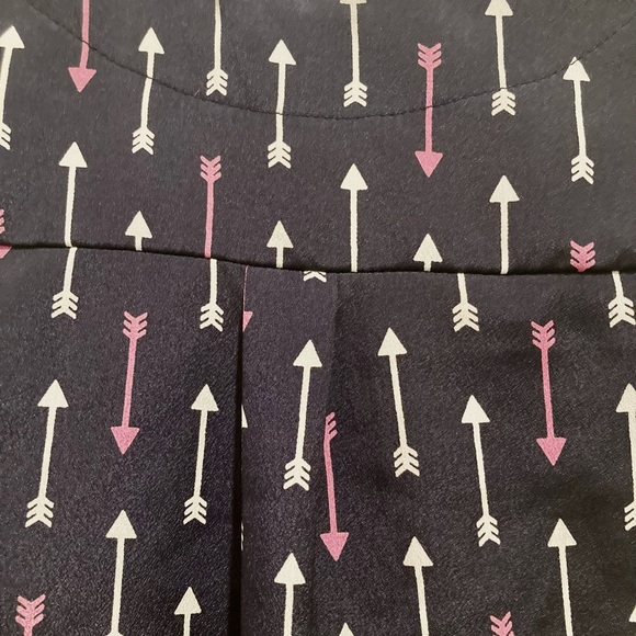 Sweet Rain Size S Navy Sheer Sleeveless V-Neck Printed Top - Picture 5 of 9